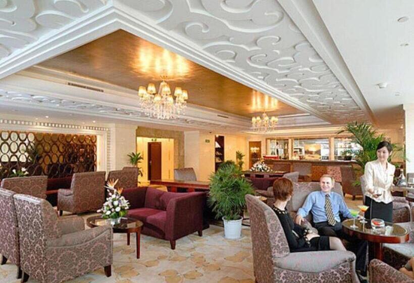 Golden Eagle Summit Hotel Downtown