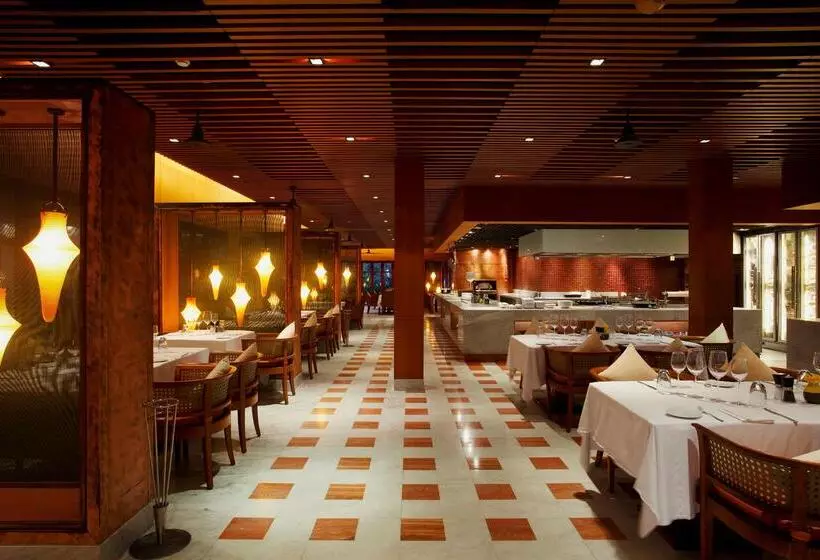 Hotelli Centara Grand Beach Resort Phuket Sha Plus