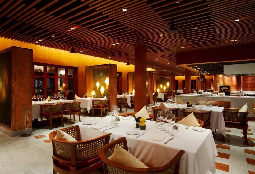 Hotelli Centara Grand Beach Resort Phuket Sha Plus