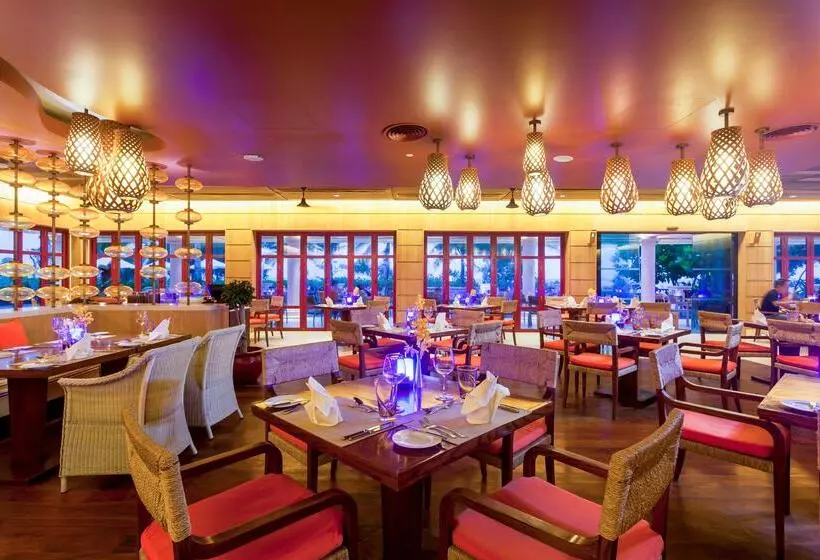 Hotelli Centara Grand Beach Resort Phuket Sha Plus