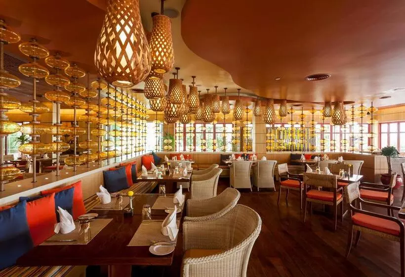 Hotelli Centara Grand Beach Resort Phuket Sha Plus