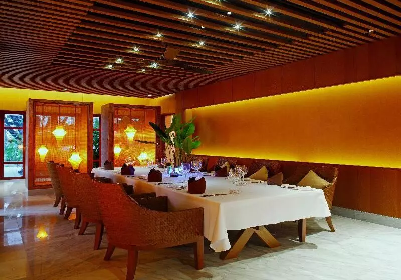 Hotelli Centara Grand Beach Resort Phuket Sha Plus