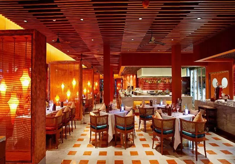 Hotelli Centara Grand Beach Resort Phuket Sha Plus