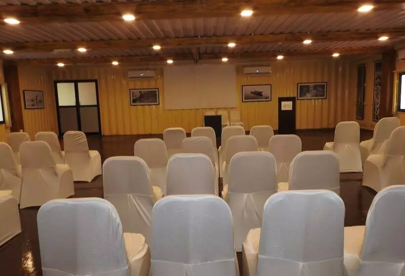 ホテル Dudhsagar Spa Resort