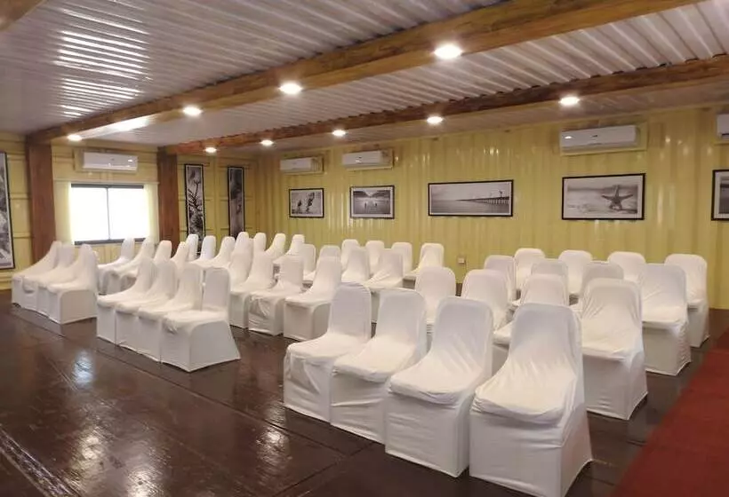 ホテル Dudhsagar Spa Resort