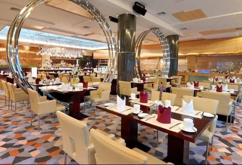 Golden Eagle Summit Hotel Downtown