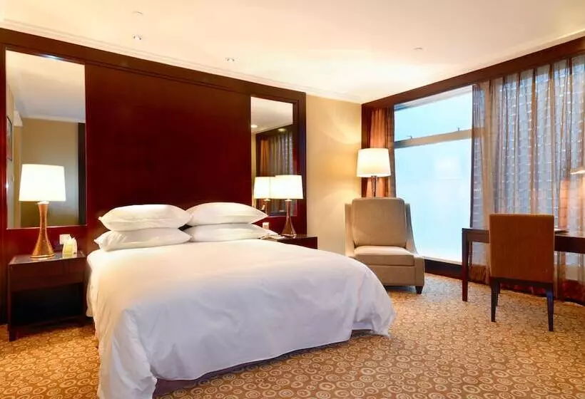 Golden Eagle Summit Hotel Downtown