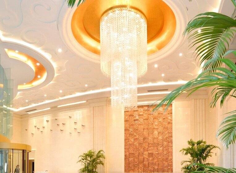 Golden Eagle Summit Hotel Downtown