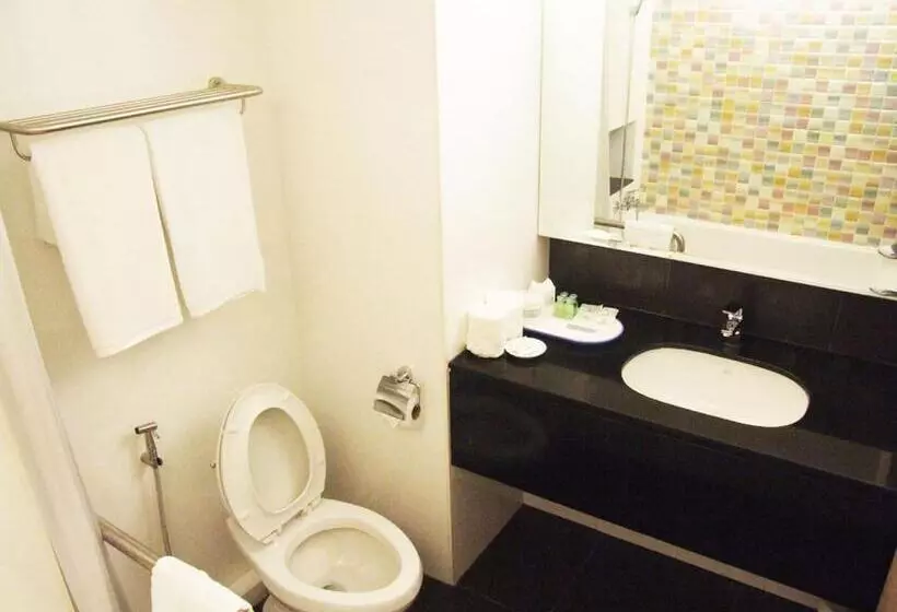 Отель Grand Tower Inn Sathorn