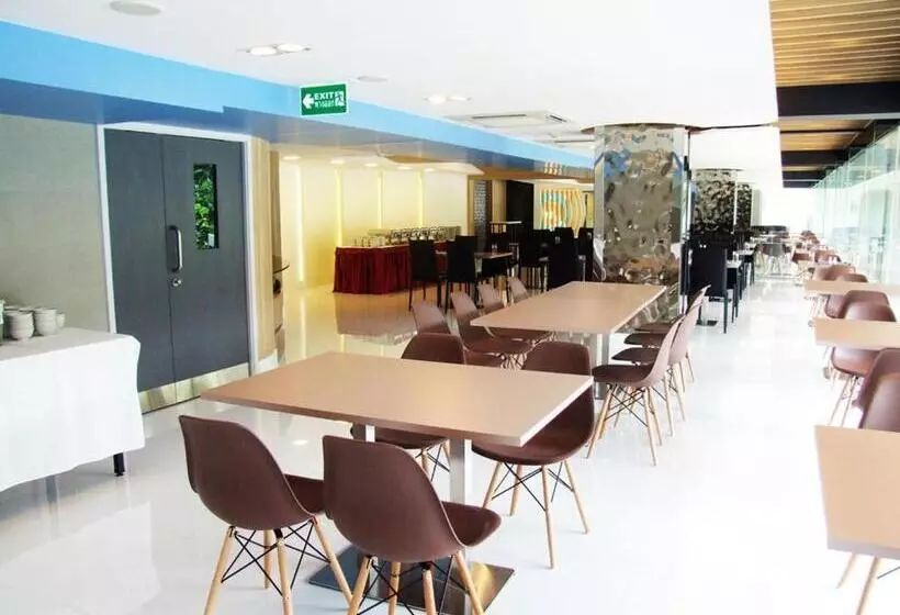 Отель Grand Tower Inn Sathorn