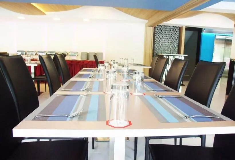 Отель Grand Tower Inn Sathorn