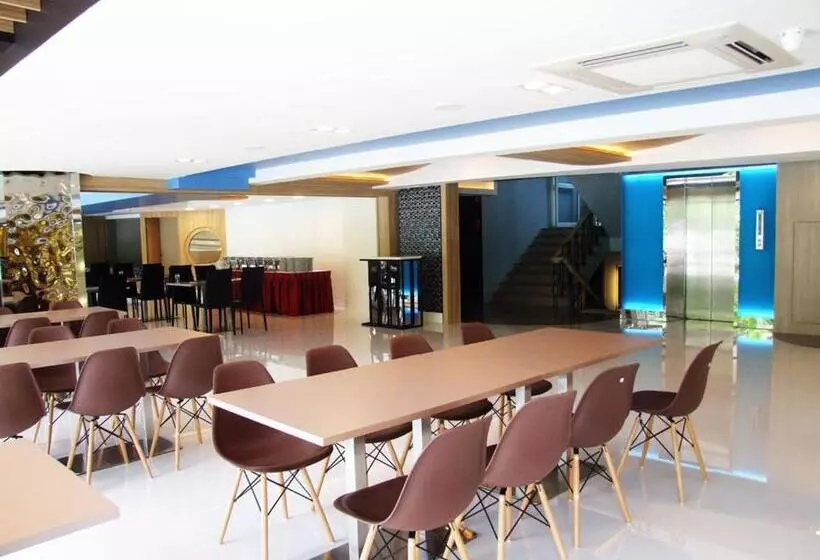 Отель Grand Tower Inn Sathorn