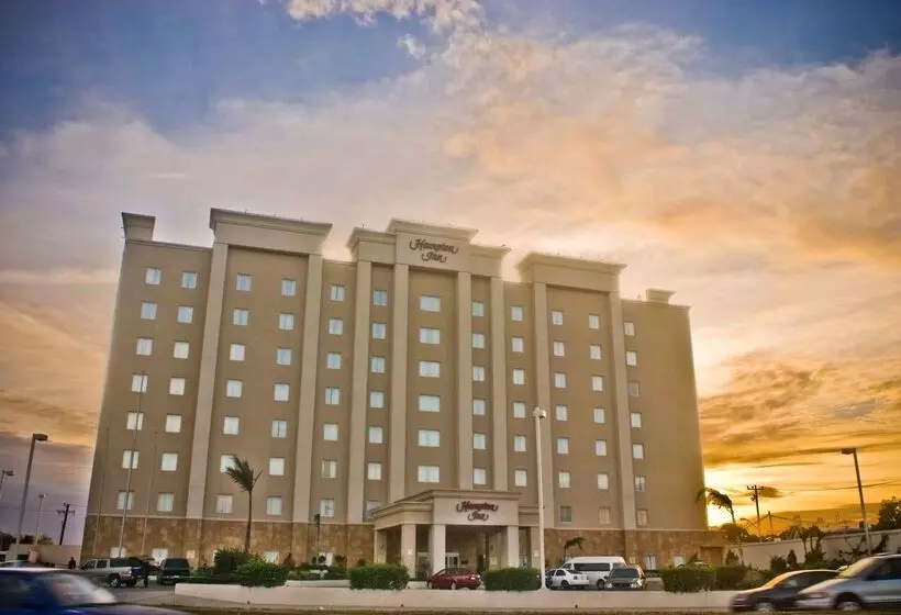 Отель Hampton Inn By Hilton Tampico Aeropuerto