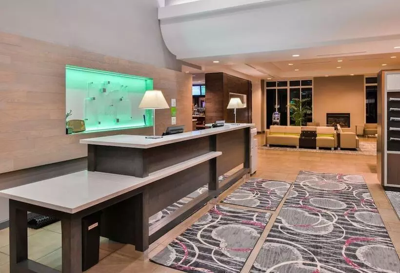 هتل Holiday Inn Kansas City Airport, An Ihg