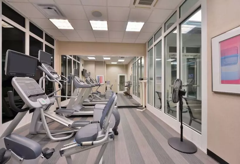 هتل Holiday Inn Kansas City Airport, An Ihg