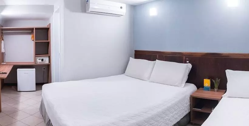 Отель Malibu Plaza