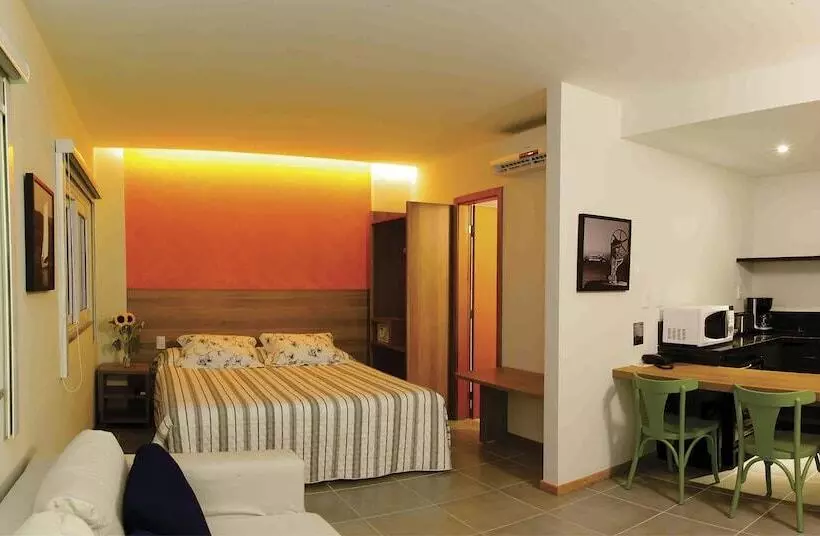 Отель Malibu Plaza