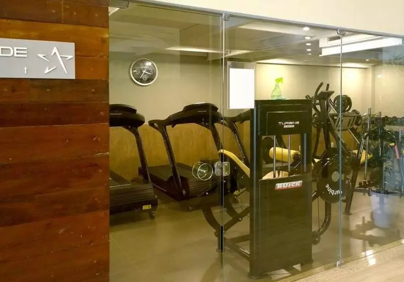 Отель Malibu Plaza