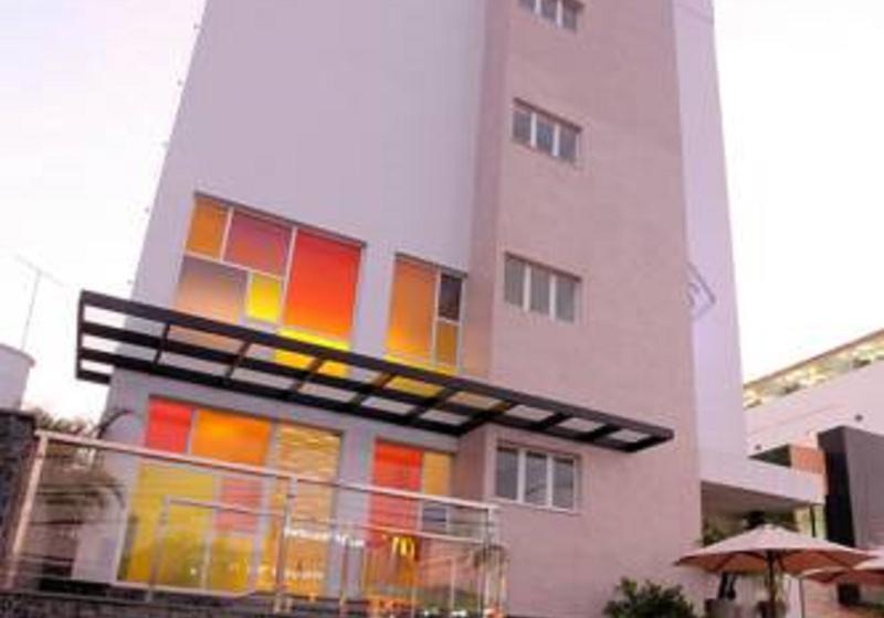 בית מלון כפרי Malibu Plaza