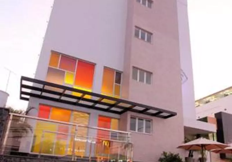 Отель Malibu Plaza