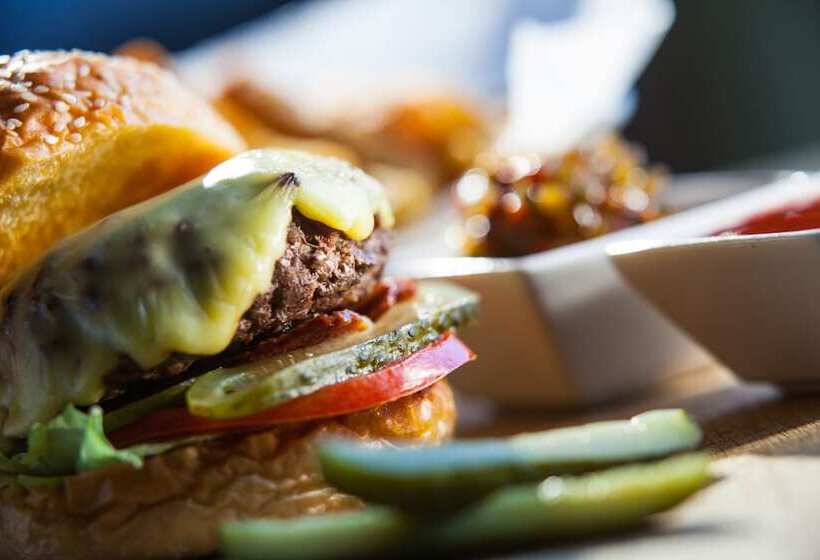 Hotel Renaissance Shanghai Putuo