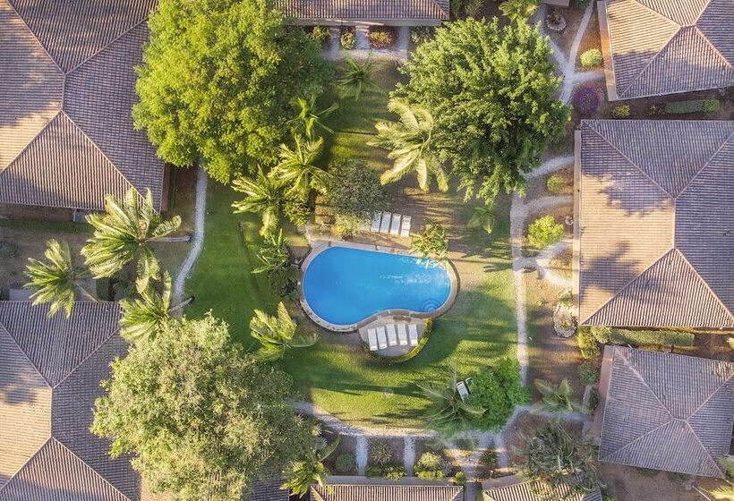 Отель Bahia Esmeralda