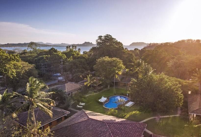 Отель Bahia Esmeralda