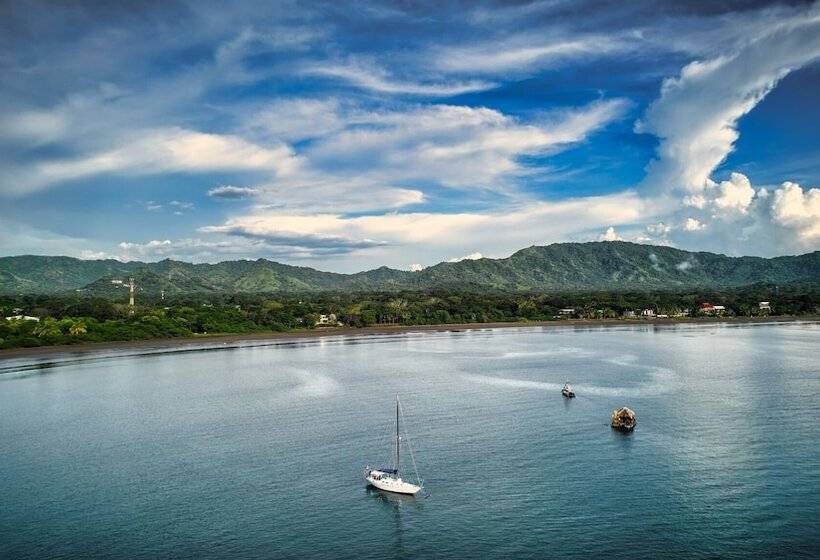 Отель Bahia Esmeralda