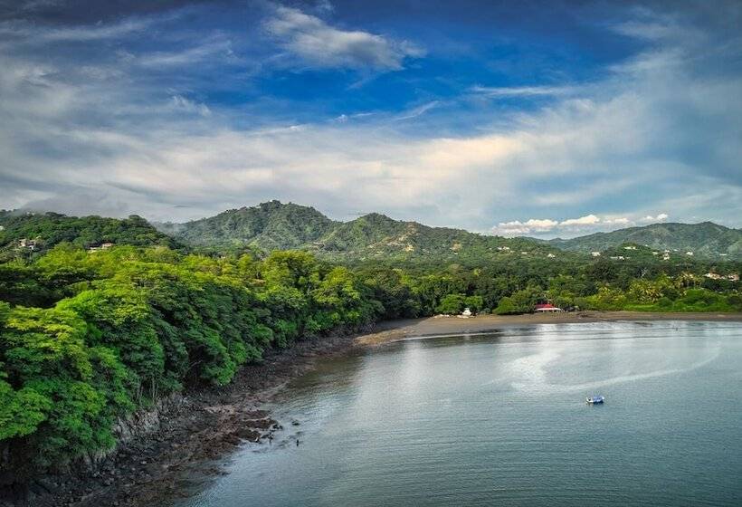 Отель Bahia Esmeralda