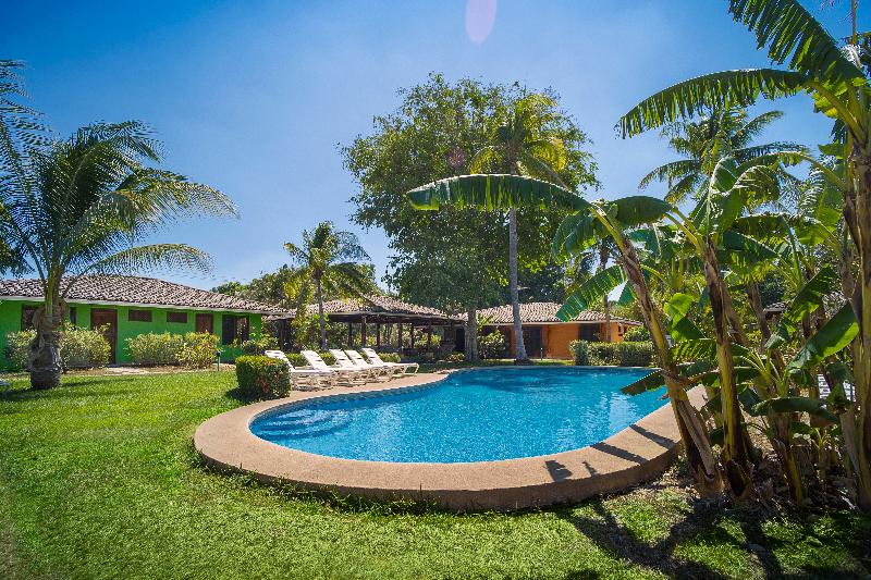 Отель Bahia Esmeralda