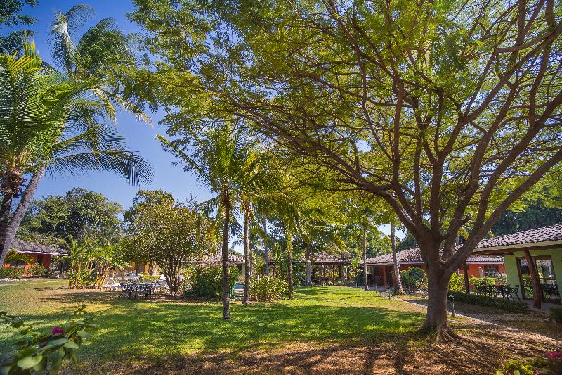 Отель Bahia Esmeralda