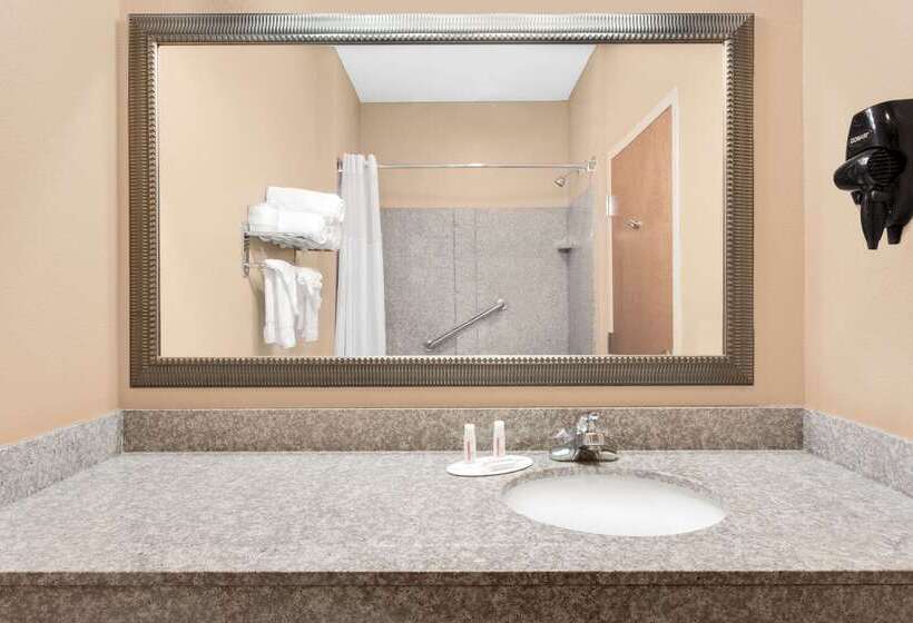 هتل Baymont By Wyndham Augusta Riverwatch