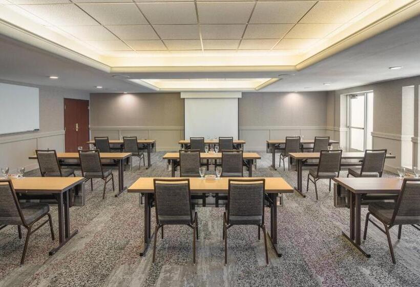 فندق Courtyard By Marriott Portland North