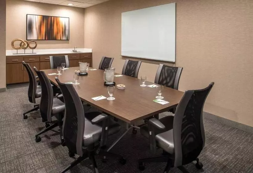 هتل Courtyard By Marriott Portland North