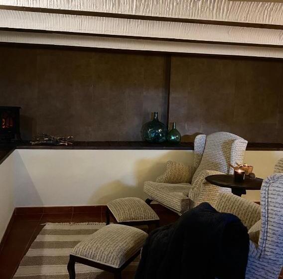 فندق Enoturismo Mainetes