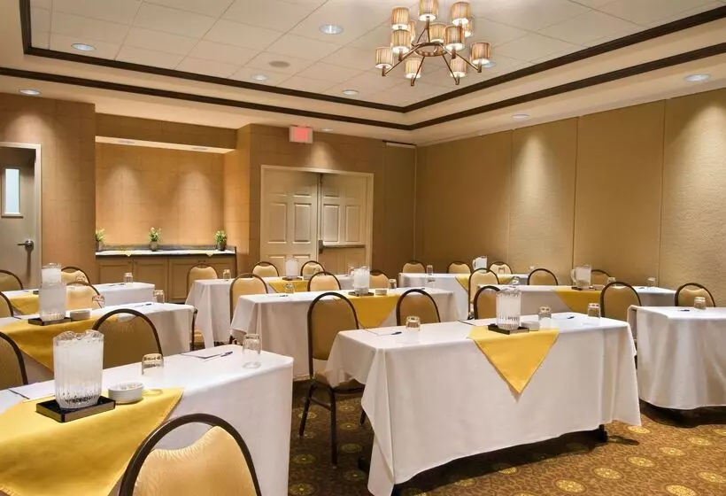 هتل Hilton Garden Inn Phoenix Airport North