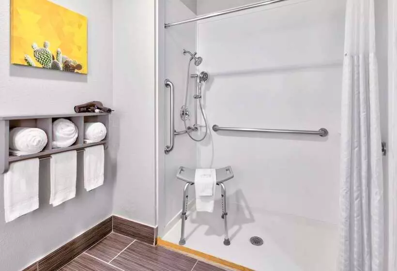 هتل La Quinta By Wyndham Dallas   Las Colinas