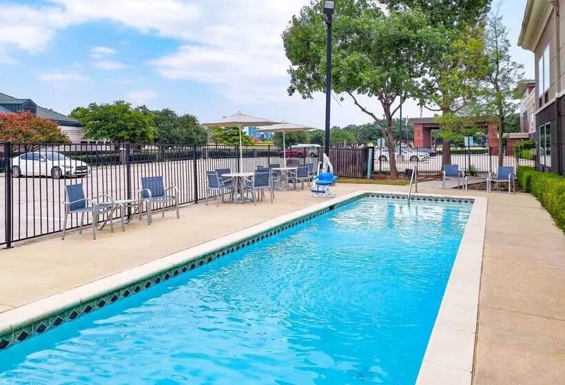 هتل La Quinta By Wyndham Dallas   Las Colinas