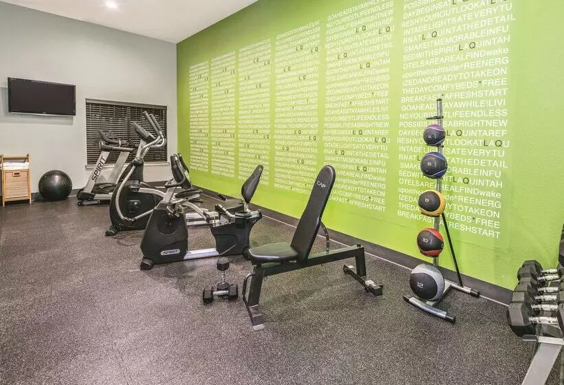 Отель Spark By Hilton San Antonio Dominion