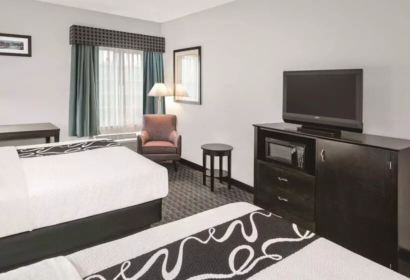 Отель Spark By Hilton San Antonio Dominion