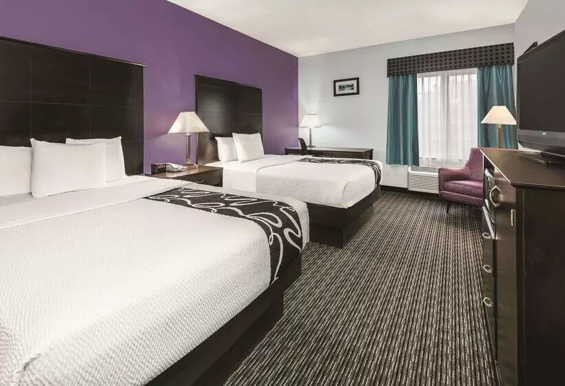 Отель Spark By Hilton San Antonio Dominion