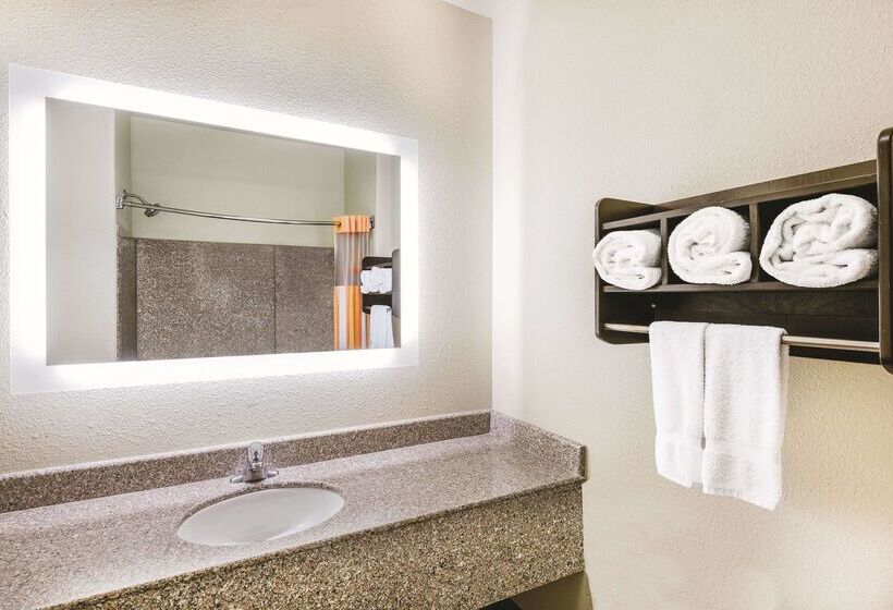 هتل Spark By Hilton San Antonio Dominion