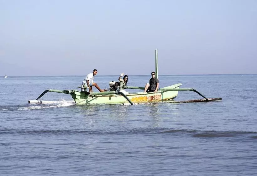 Отель Nugraha Lovina Seaview Resort & Spa