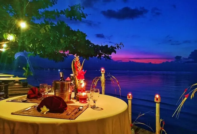 Отель Nugraha Lovina Seaview Resort & Spa