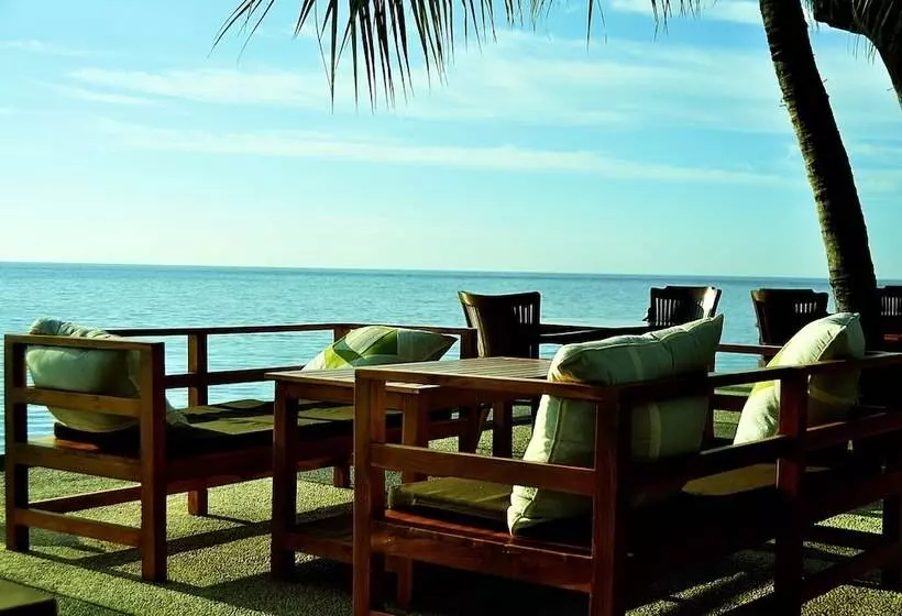 Отель Nugraha Lovina Seaview Resort & Spa