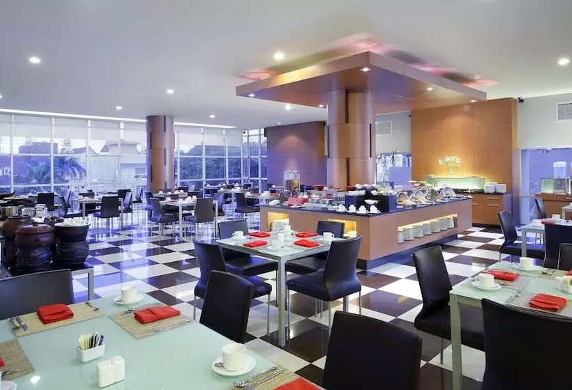 Hotelli Santika Makassar