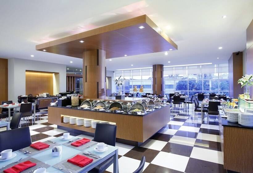 בית מלון כפרי Santika Makassar