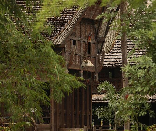 בית מלון כפרי Santika Makassar