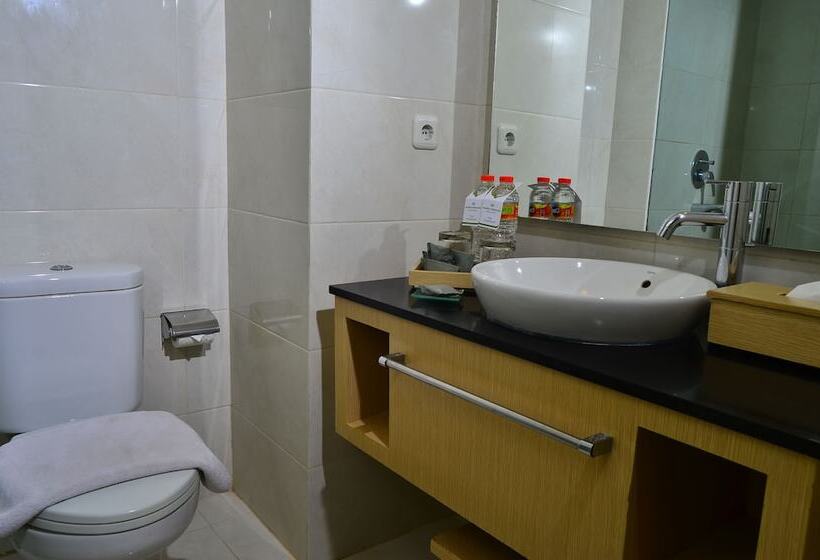 בית מלון כפרי Santika Makassar