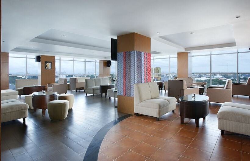 בית מלון כפרי Santika Makassar